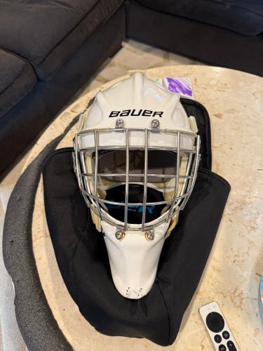Senior Medium Bauer Profile 950 Goalie Mask (Used)