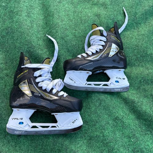 Intermediate True Catalyst 9 Hockey Skates (Regular) Size 4 (Used)