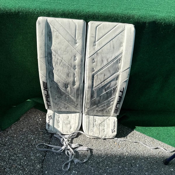 White Intermediate True HZRDUS 7X4 Goalie Leg Pads (Used) | 31”+ 2”