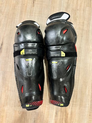 Intermediate Bauer Vapor Hyperlite 13" Shin Pads (Used)