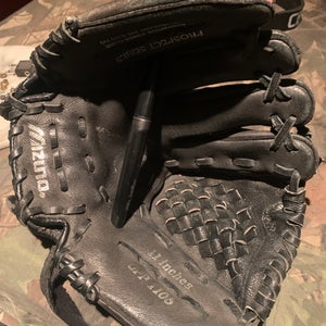 Used Mizuno Finch Prospect Series Glove