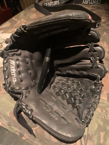 Used Mizuno Finch Prospect Series Glove