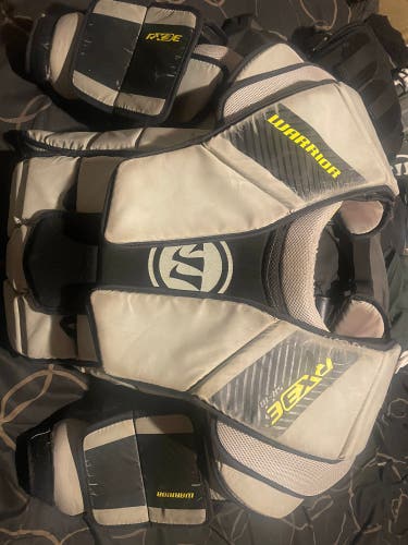 Medium Warrior Ritual X3E Goalie Chest Protector (Used)