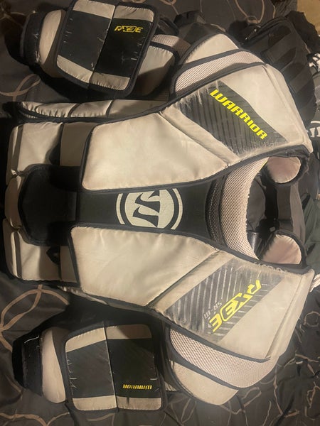 Medium  Warrior Ritual X3E Goalie Chest Protector (Used)