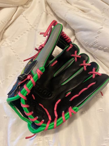 2024 Wilson A2000 1786 RH Infield Baseball Glove 11.5" (Used)