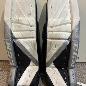 28" 2021 CCM Extreme Flex 5.5 Goalie Leg Pads (Used)