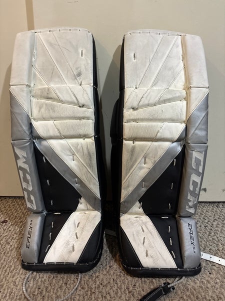 28" 2021 CCM Extreme Flex 5.5 Goalie Leg Pads (Used)