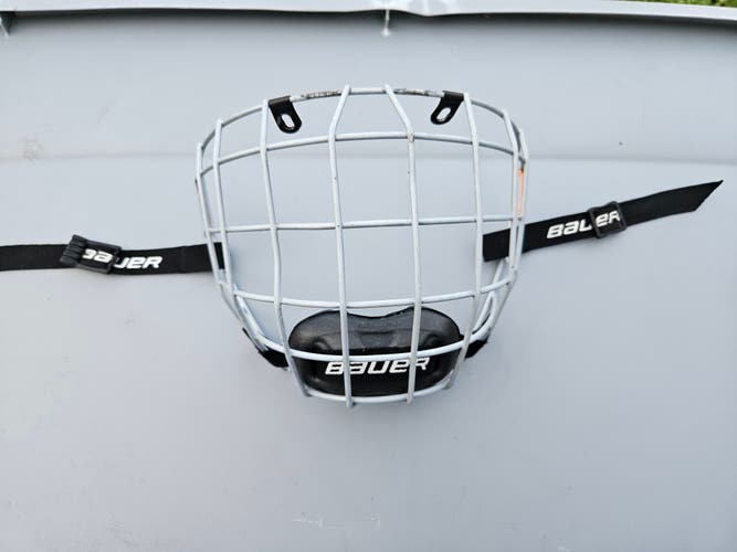 Bauer FM Re-Akt Youth Cage (Used)