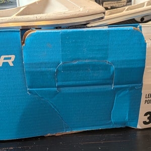 Bauer Hockey Skates Regular Width Size 3.5 (Used)