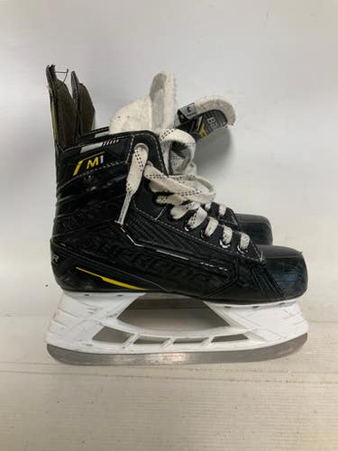 Used Bauer SUPREME M1 Junior Hockey Skate Junior 03 11823-S000034027