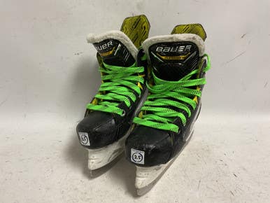 Used Bauer SUPREME M4 Junior Hockey Skate Junior 02.5 11855-S000190601