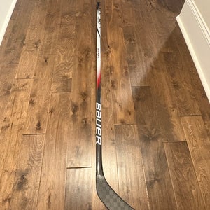 Intermediate Bauer Vapor Hyperlite 2 Left Hand Hockey Stick P92M Pro Stock (New)
