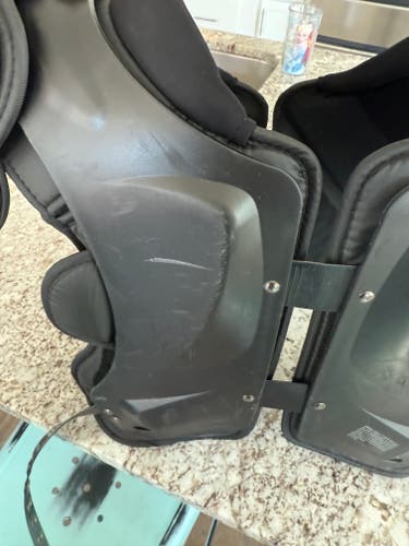Large Youth Xenith Velocity Pro Light Shoulder Pads (Used)