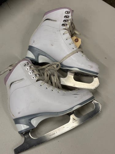 White Jackson Ultima Figure Skates Adult 9 (Used)