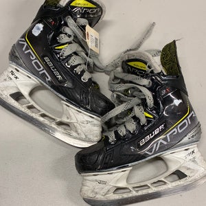 Junior Bauer Vapor 3X Hockey Skates Regular Width Size 1.5 (Used)
