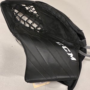 Black Intermediate CCM Extreme Flex 5.9 Goalie Glove (Used)