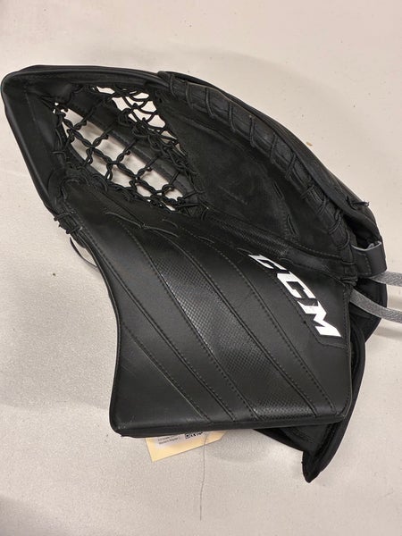 Black Intermediate CCM Extreme Flex 5.9 Goalie Glove (Used)