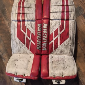 30" 2018 Vaughn Velocity VE8 Goalie Leg Pads (Used)