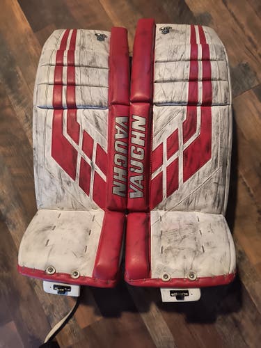 30" 2018 Vaughn Velocity VE8 Goalie Leg Pads (Used)
