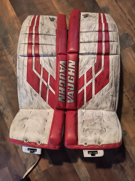 30" 2018 Vaughn Velocity VE8 Goalie Leg Pads (Used)