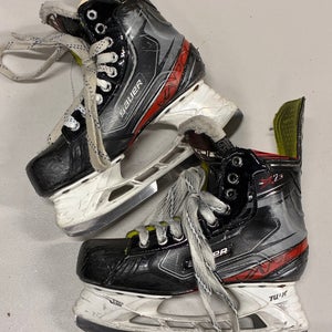 Junior Bauer Vapor X2.9 Hockey Skates Regular Width Size 5.5 (Used)