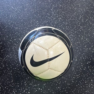 Used Nike TEAM TRAINING AEROW All Size Soccer Ball Black And White 3 11849-S000031515