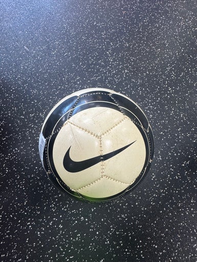 Used Nike TEAM TRAINING AEROW All Size Soccer Ball Black And White 3 11849-S000031515