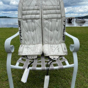 31"  2024 True Catalyst 7X3 Goalie Leg Pads  (Used)
