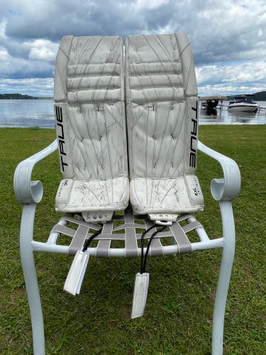 31"  2024 True Catalyst 7X3 Goalie Leg Pads  (Used)