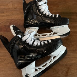 2025 CCM JetSpeed FT8 Pro Hockey Skates Regular Width Size 4.25 (New)