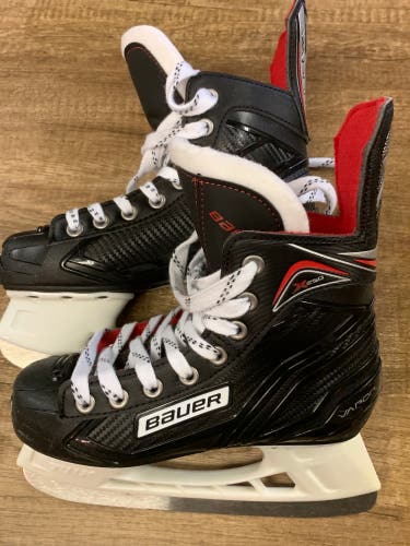 Bauer Vapor Hockey Skates Regular Width Size 2 (Used)