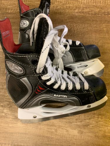 Easton Synergy 900 Hockey Skates Extra Wide Width Size 2 (Used)
