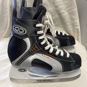 Junior Size 4 Easton Synergy 200 Ice Hockey Skates. Excellent Condition.