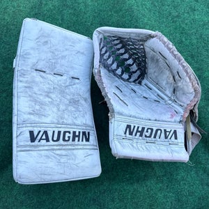 White Senior Vaughn V9 Pro Carbon Goalie Glove & Blocker Set Regular (Used)
