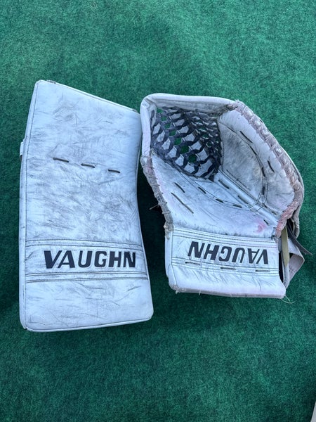 White Senior Vaughn V9 Pro Carbon Goalie Glove & Blocker Set Regular (Used)