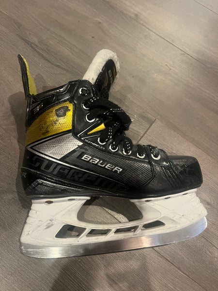 Bauer Supreme Hockey Skates Size 3.5 (Used)
