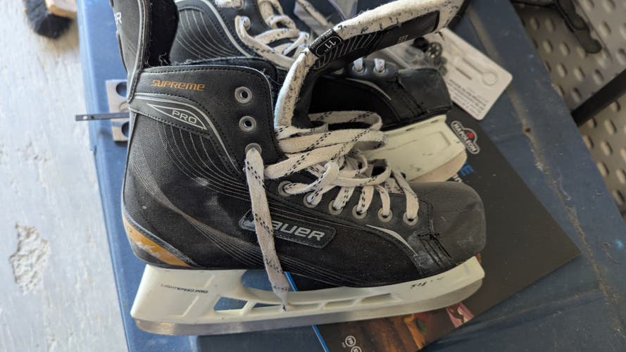 Bauer Hockey Skates 11 (Used)