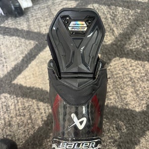 Bauer Supreme Shadow Hockey Skates Regular Width Pro Stock 9.5 (Used)