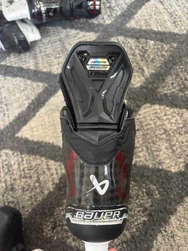 Bauer Supreme Shadow Hockey Skates Regular Width Pro Stock 9.5 (Used)