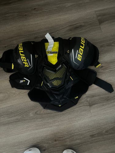Medium Senior Bauer Supreme 3S Shoulder Pads (Used)