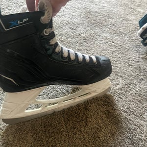 2023 Bauer XLP Hockey Skates Regular Width 8 (Used)