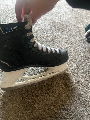 2023 Bauer XLP Hockey Skates Regular Width 8 (Used)