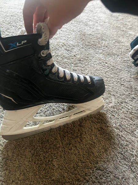 2023 Bauer XLP Hockey Skates Regular Width 8 (Used)