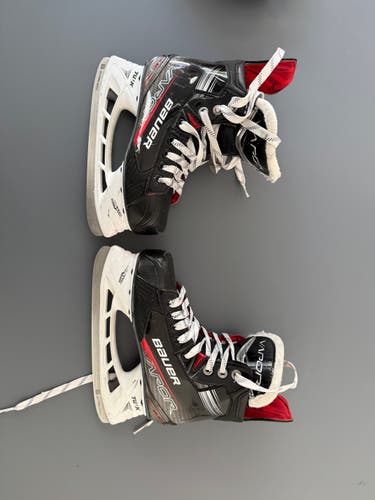 2024 Bauer Vapor X Select Hockey Skates Regular Width Size 2 (Used)