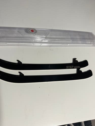 CCM Black Step Steel XS 263 mm (Used)