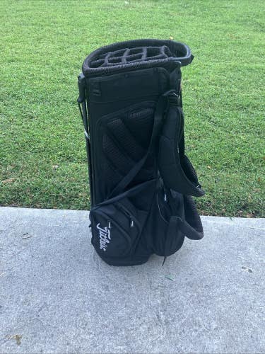 Titleist 14-way Stand & Carry Golf Bag with Strap Black/White - No Rain Cover