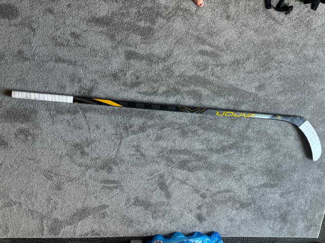 Senior Bauer Vapor FlyLite Left Hand Hockey Stick P28 Pro Stock (Used)