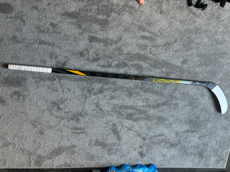 Senior Bauer Vapor FlyLite Left Hand Hockey Stick P28 Pro Stock (Used)