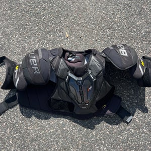 Men's Large Senior Bauer Supreme M5 Pro Shoulder Pads (Used)