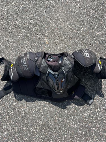 Men's Large Senior Bauer Supreme M5 Pro Shoulder Pads (Used)